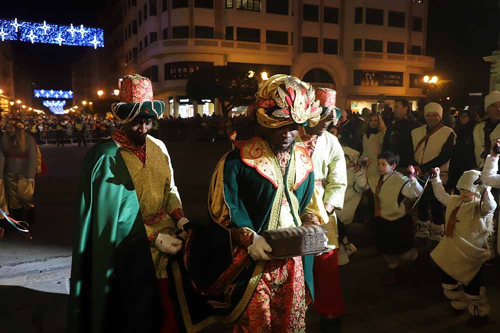 Multitudinaria Cabalgata para ver los primeros pasos de los Reyes en la capital burgalesa.