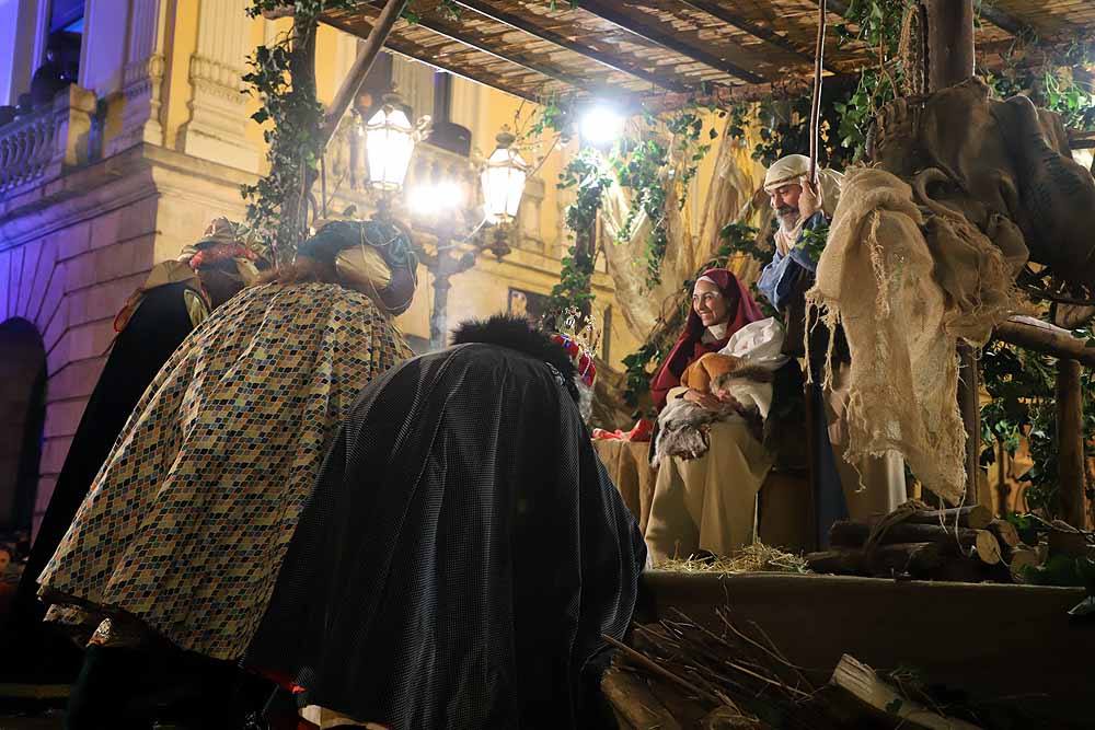 Multitudinaria Cabalgata para ver los primeros pasos de los Reyes en la capital burgalesa.