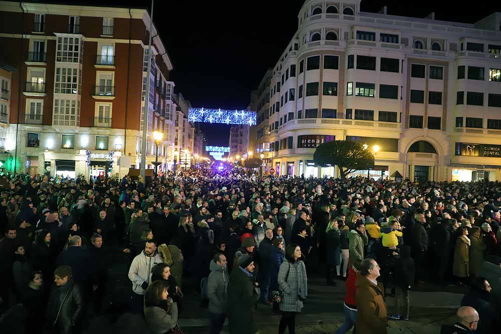 Miles de burgaleses vibran con el paso de los Reyes Magos por Burgos.