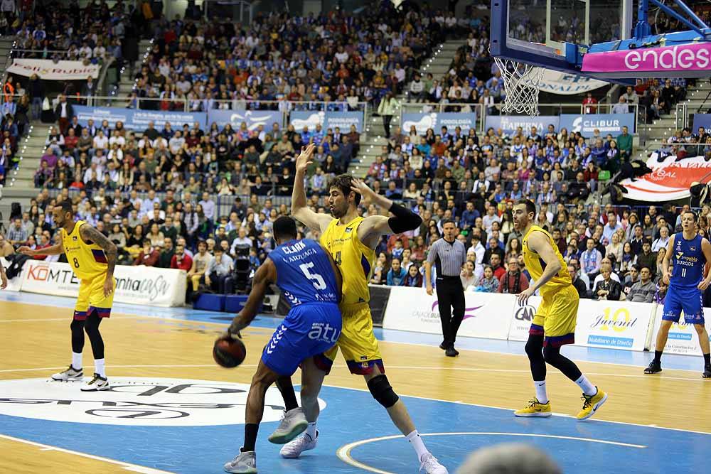 Derrota de los burgaleses ante el Barça en un igualado encuentro.