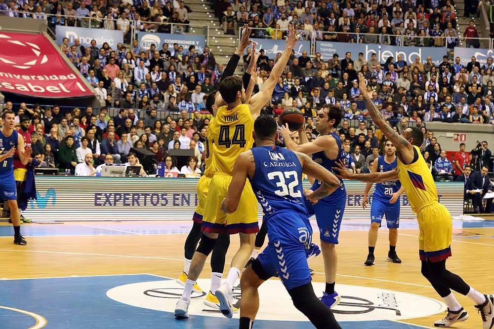 Derrota de los burgaleses ante el Barça en un igualado encuentro.