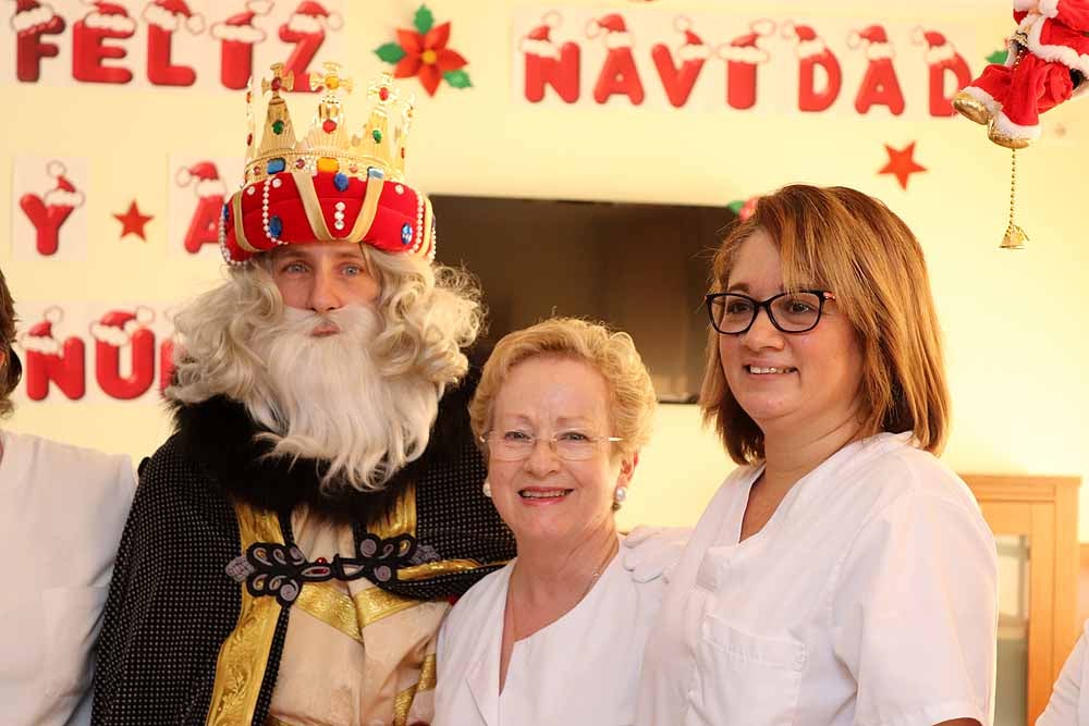 Fotos: Los Reyes Magos han visitado a los mayores de la residencia Teresa Jornet