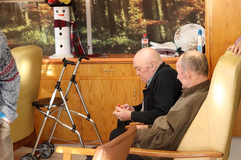 Fotos: Los Reyes Magos han visitado a los mayores de la residencia Teresa Jornet
