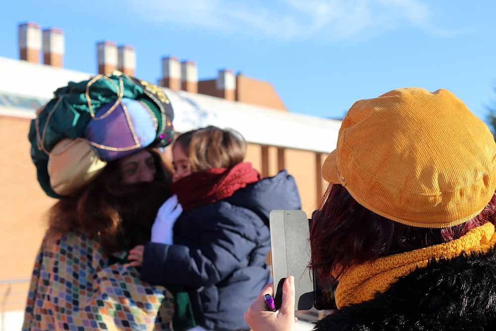 Fotos: Los Reyes Magos han visitado a los mayores de la residencia Teresa Jornet