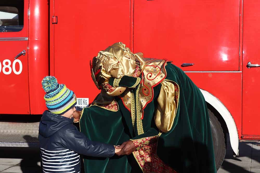 Fotos: Los Reyes Magos han visitado a los mayores de la residencia Teresa Jornet