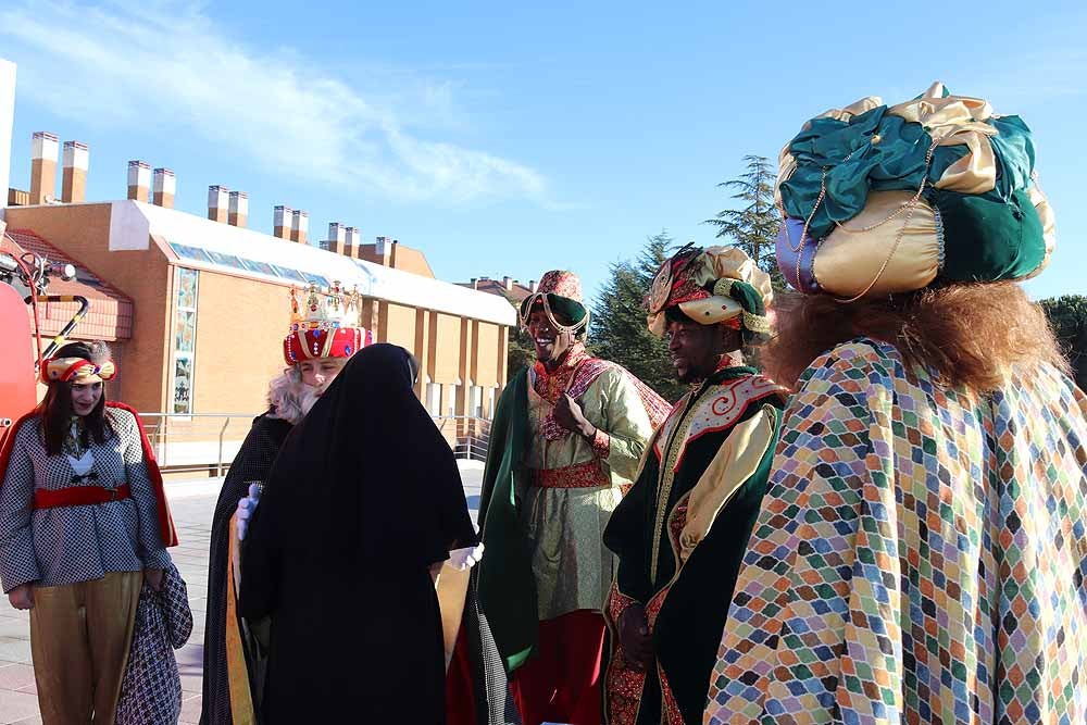 Fotos: Los Reyes Magos han visitado a los mayores de la residencia Teresa Jornet