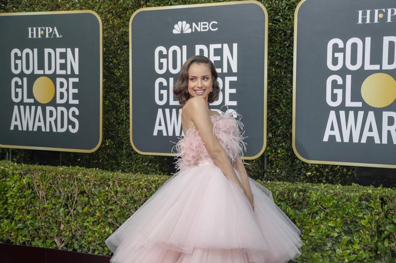 Sofia Carson apuesta por un falso bob de en los Globos de Oro 2020