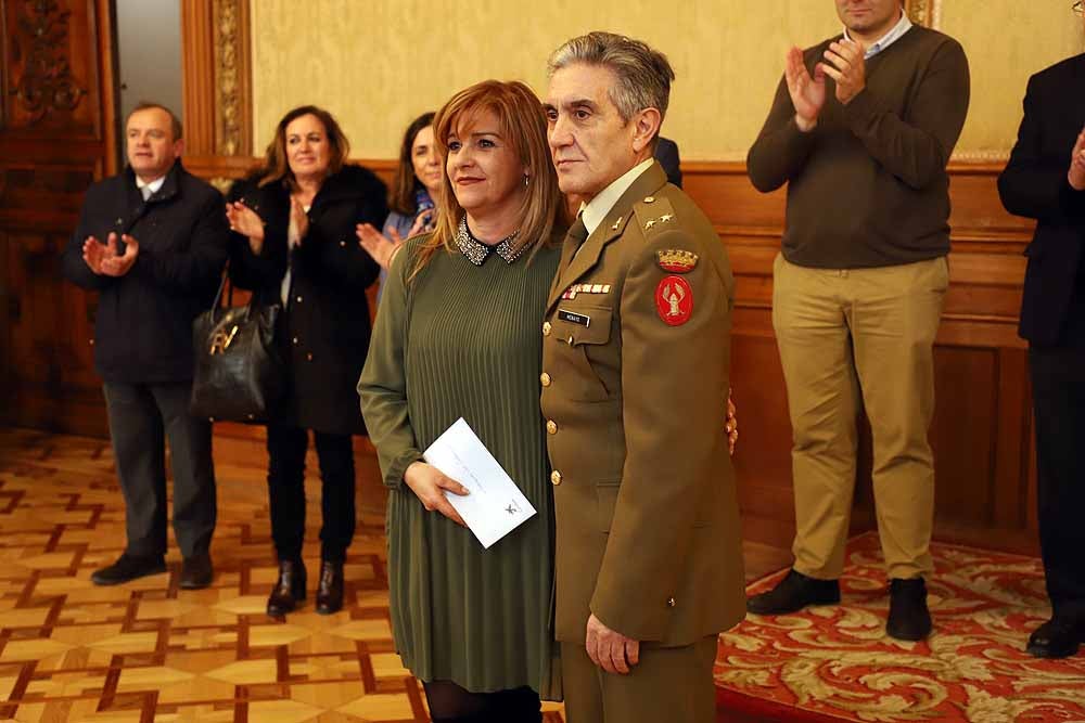 Fotos: Entrega de los donativos del Belén de la Catedral