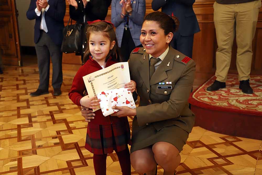 Fotos: Entrega de los donativos del Belén de la Catedral