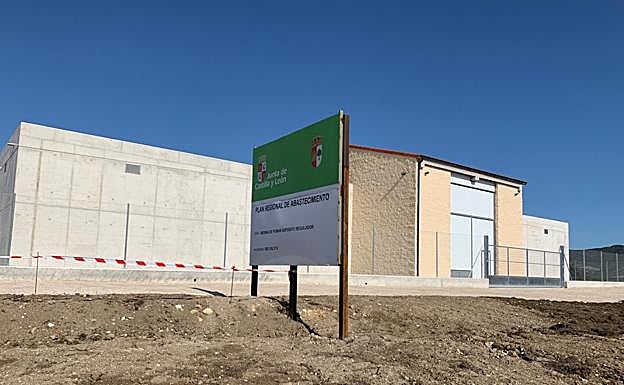 Imagen principal - Medina de Pomar cuenta con un nuevo depósito que garantizará el abastecimiento de agua incluso en época estival