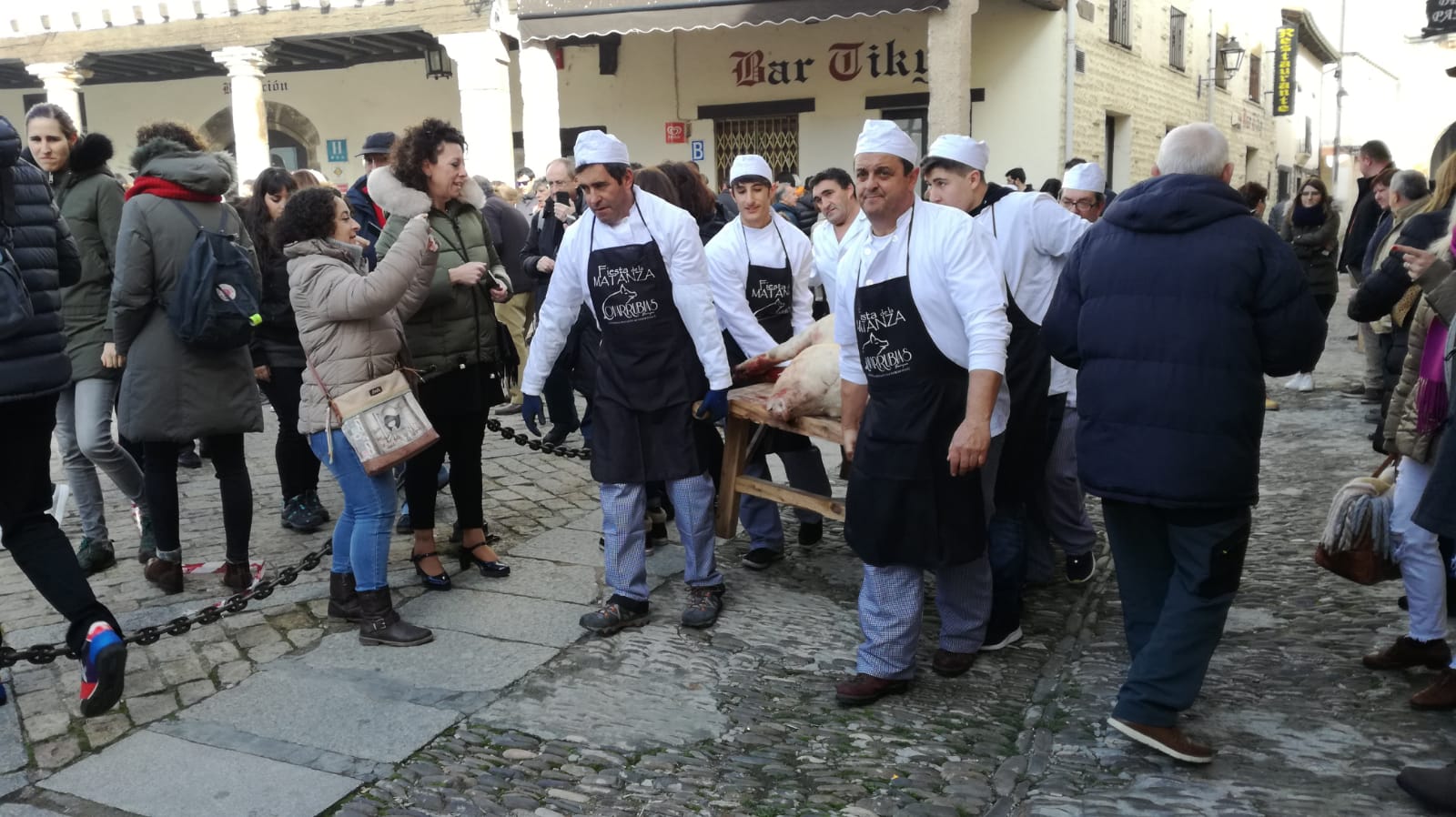 Fiesta de la matanza en Covarrubias en ediciones pasadas. 