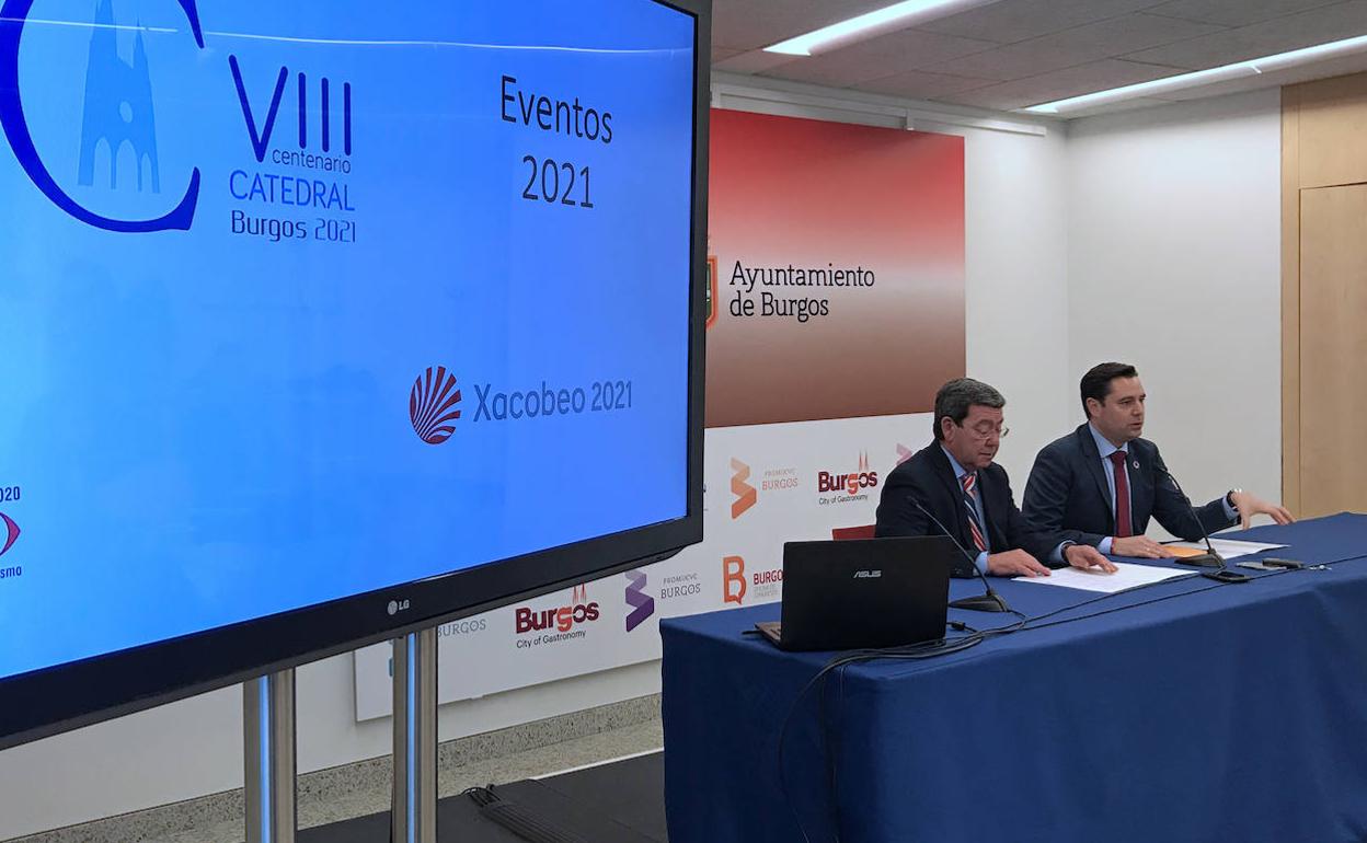 César Rico, presidente de la Diputación, y Daniel de la Rosa, alcalde de Burgos, en la presentación de la propuesta de Burgos en Fitur. 