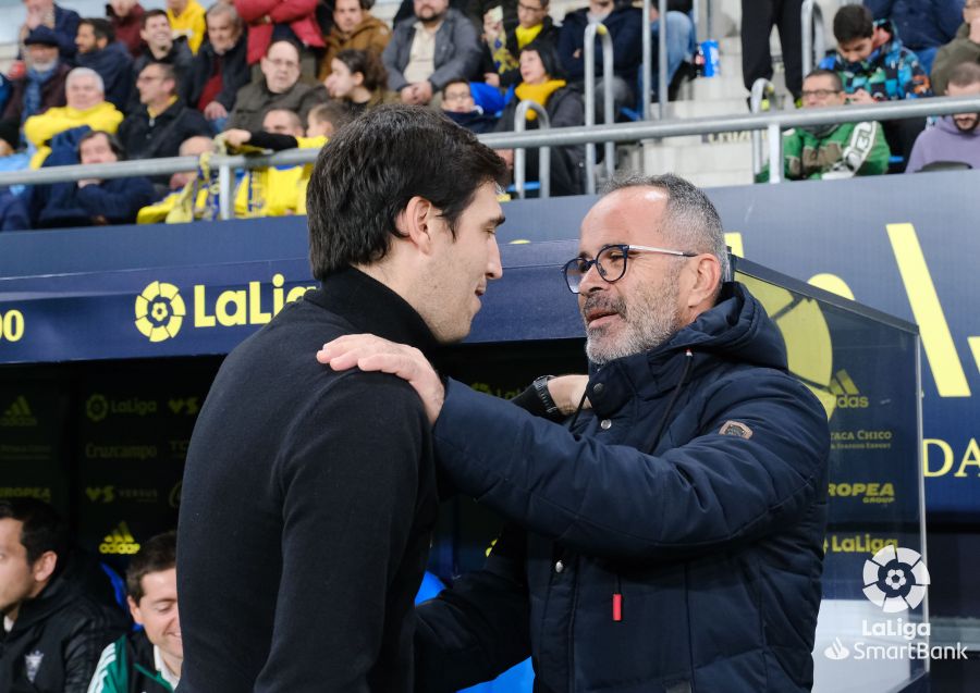 El Mirandés empató a tres en su visita al Cádiz en un final trepidante, con dos goles en el tiempo añadido del equipo burgalés. 