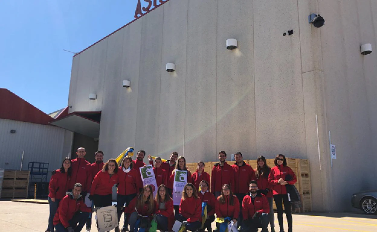 Parte del equipo de ASTI en el Día Mundial del Medio Ambiente. 