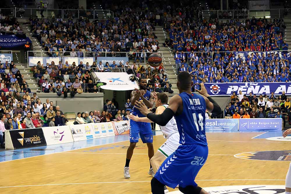 Fotos: Las mejores imágenes del encuentro entre San Pablo Burgos y Joventut Badalona