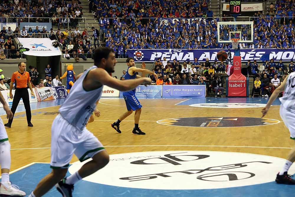 Fotos: Las mejores imágenes del encuentro entre San Pablo Burgos y Joventut Badalona