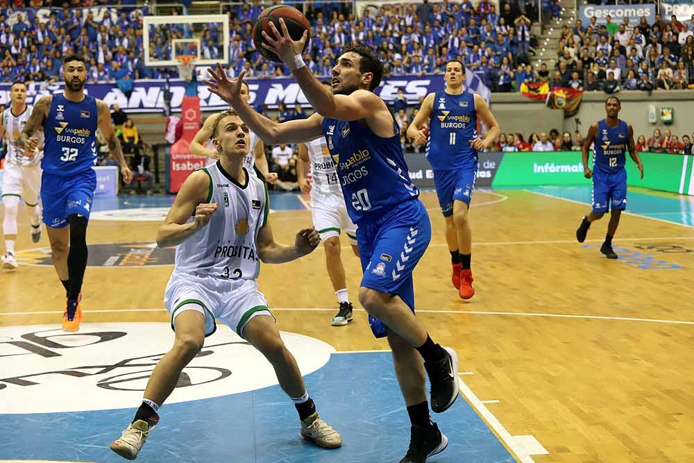 Fotos: Las mejores imágenes del encuentro entre San Pablo Burgos y Joventut Badalona