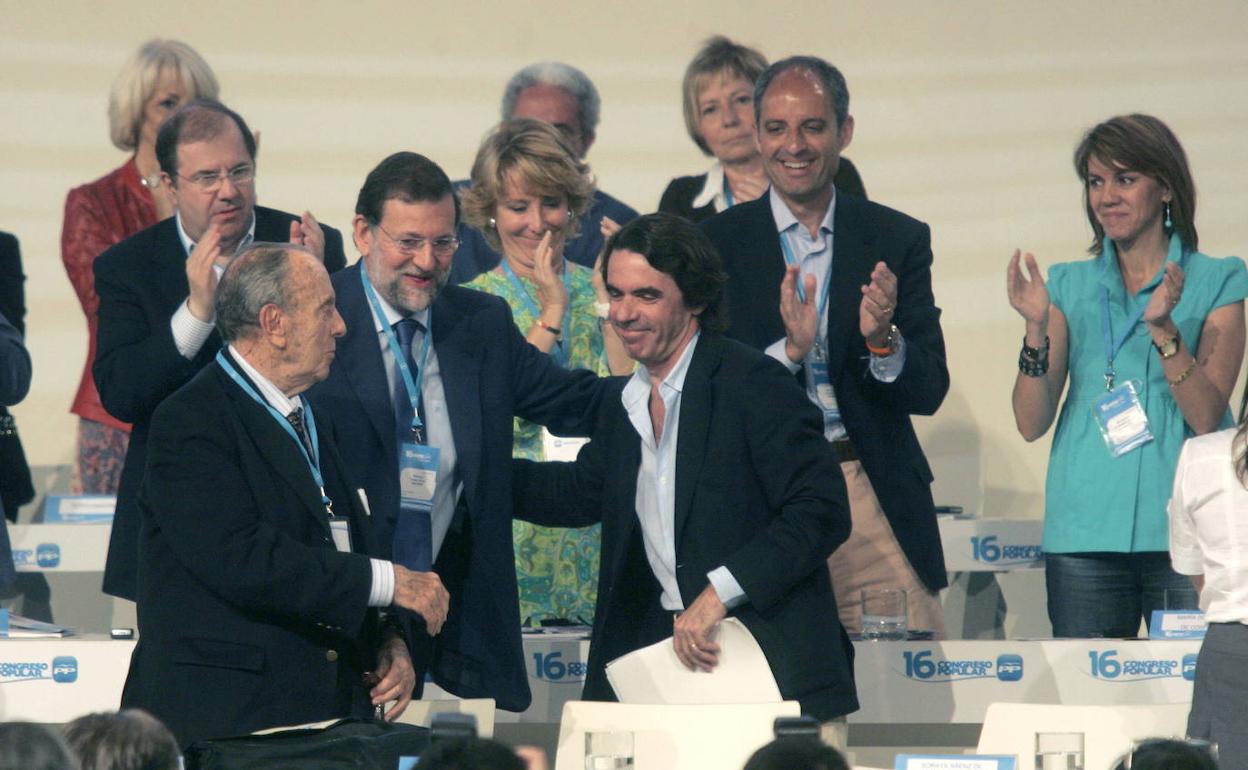 Fraga, Rajoy y Aznar, en el congreso del PP de 2008.
