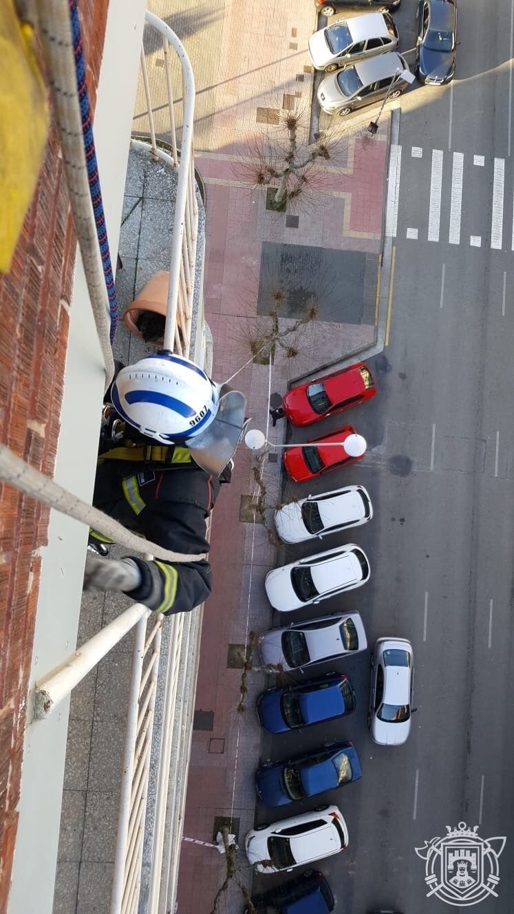 Fotos: El fuerte viento está provocando numerosos incidentes en Burgos