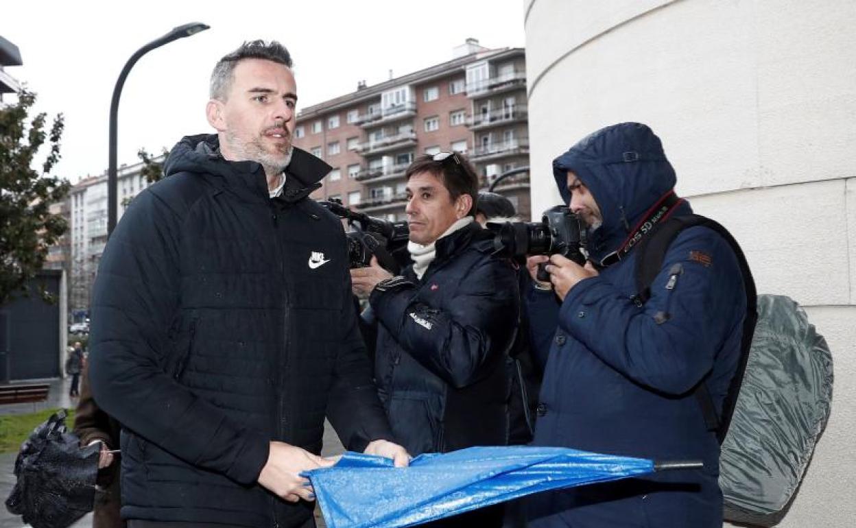 Antonio Amaya, a su llegada a la Audiencia Provincial de Navarra. 