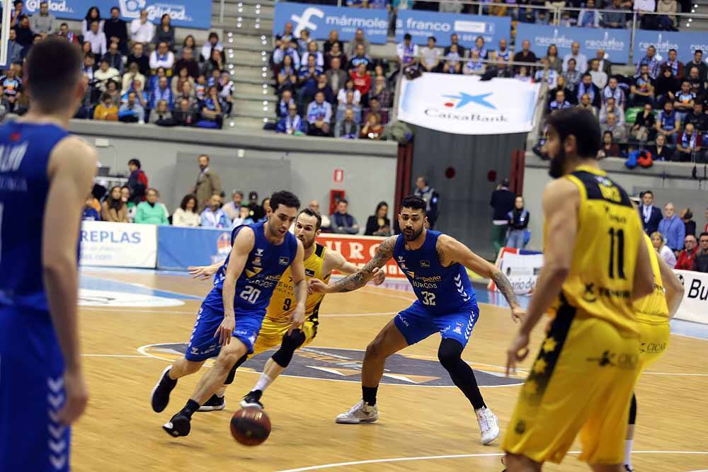 Los canarios dominaron todo el encuentro en El Coliseum.