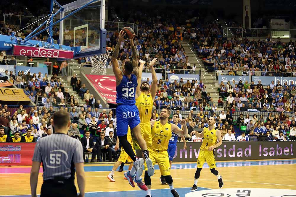 Los canarios dominaron todo el encuentro en El Coliseum.