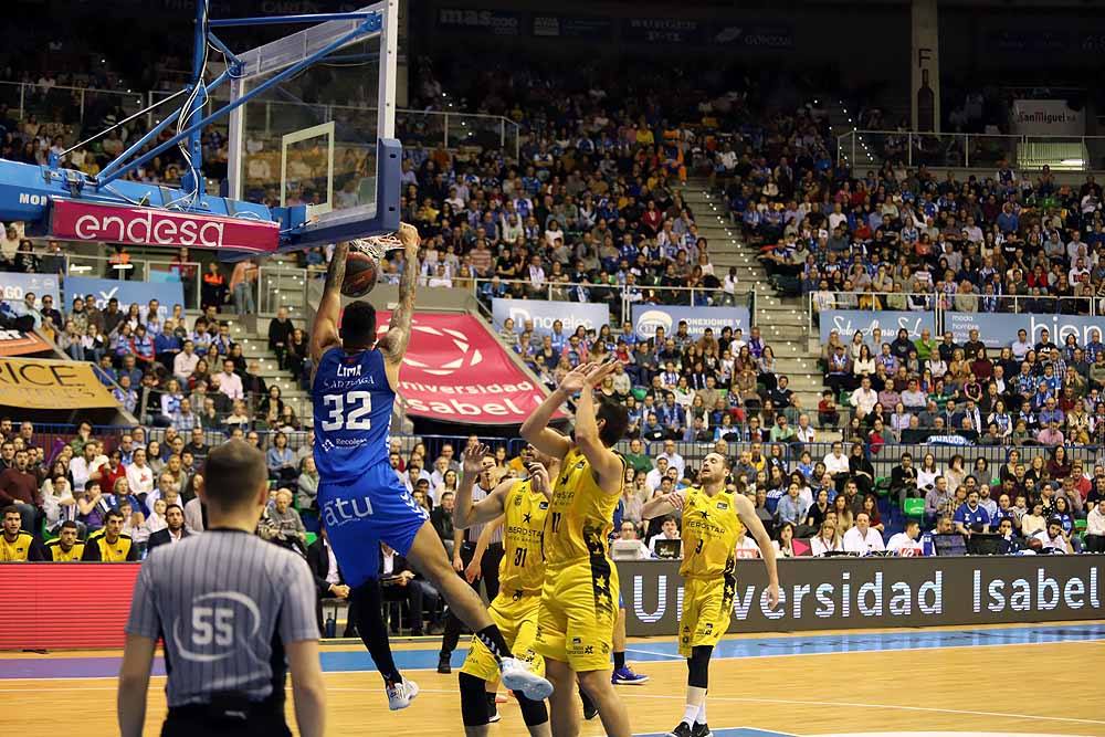 Los canarios dominaron todo el encuentro en El Coliseum.