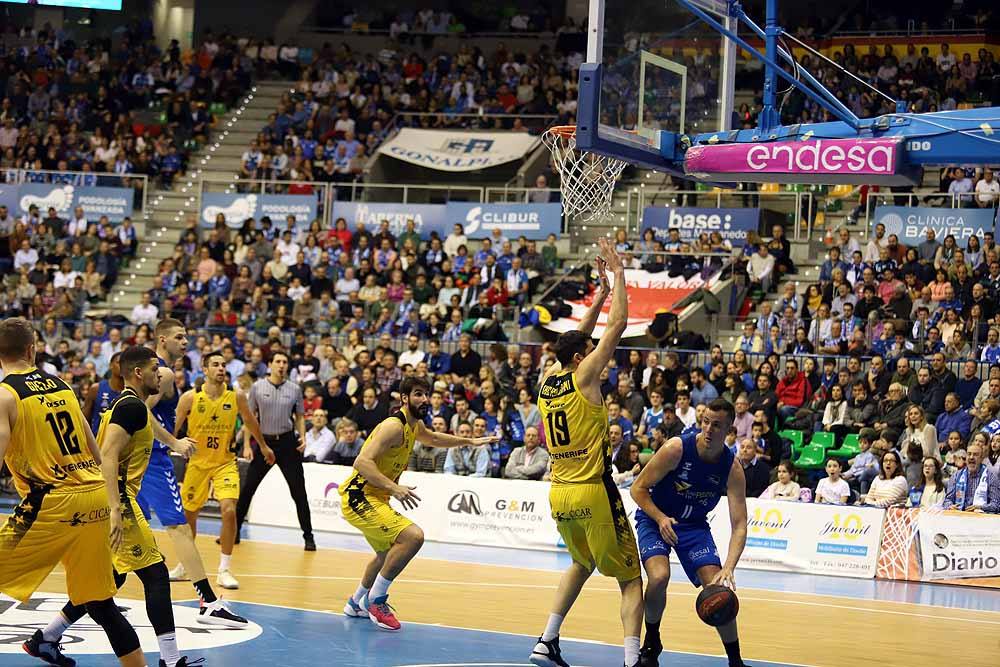Los canarios dominaron todo el encuentro en El Coliseum.