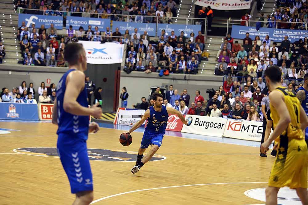 Los canarios dominaron todo el encuentro en El Coliseum.