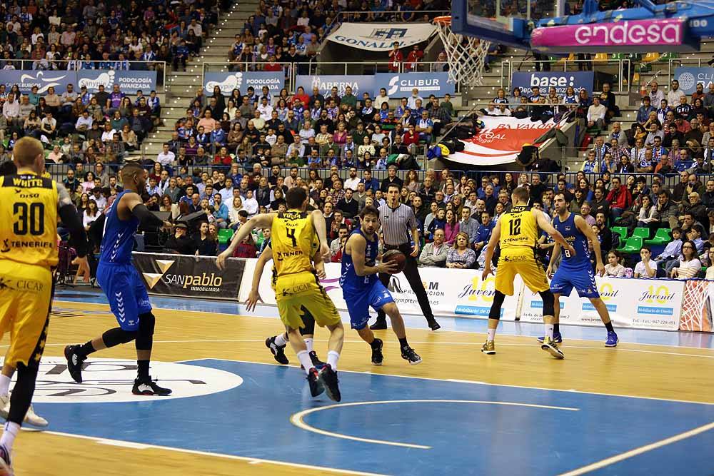 Los canarios dominaron todo el encuentro en El Coliseum.
