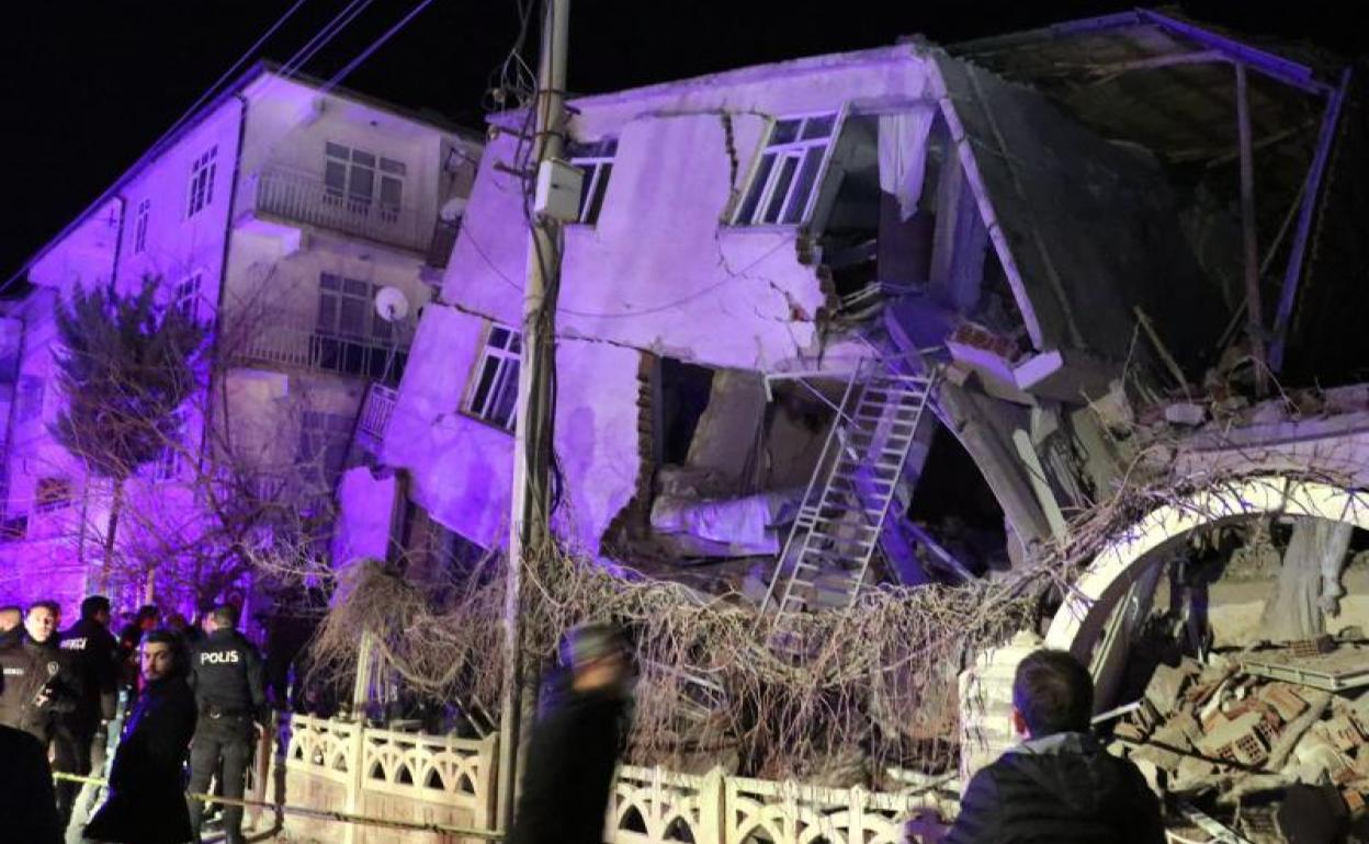 Uno de los edificios afectados en la provincia de Elazig tras el terremoto.