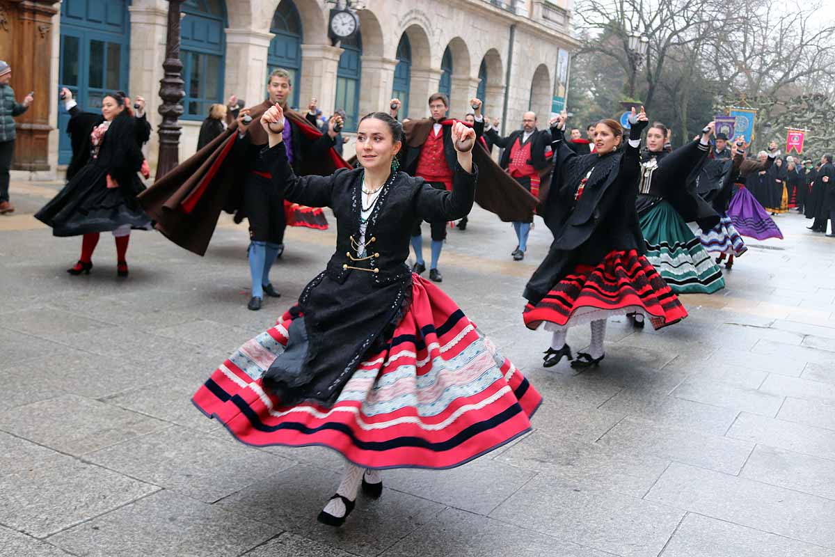 Fotos: La ciudadanía burgalesa desfila para honrar a su patrón San Lesmes Abad