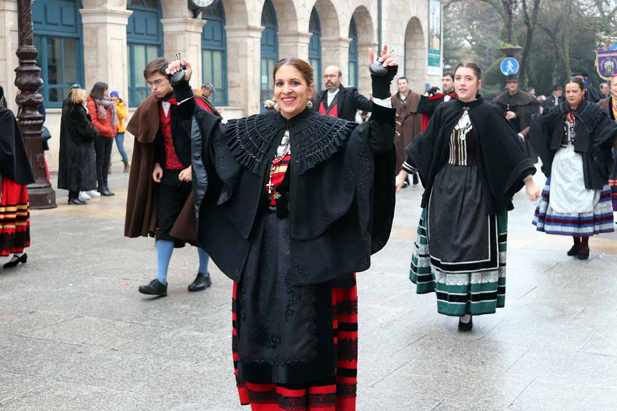 Fotos: La ciudadanía burgalesa desfila para honrar a su patrón San Lesmes Abad