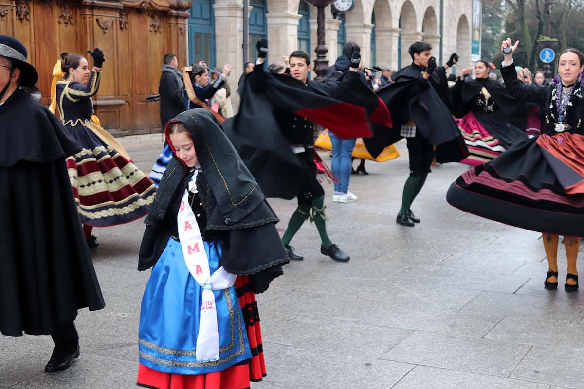 Fotos: La ciudadanía burgalesa desfila para honrar a su patrón San Lesmes Abad