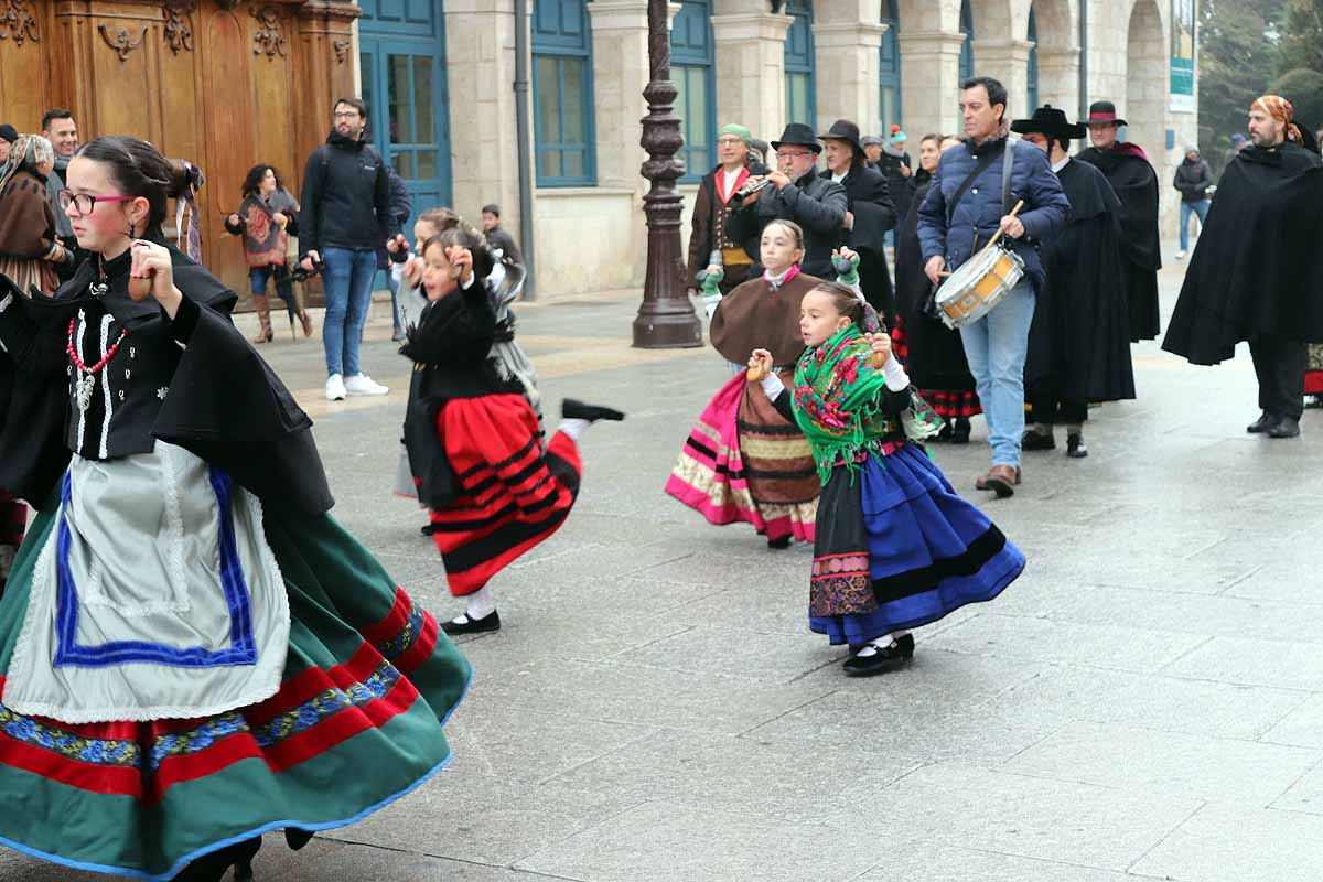 Fotos: La ciudadanía burgalesa desfila para honrar a su patrón San Lesmes Abad