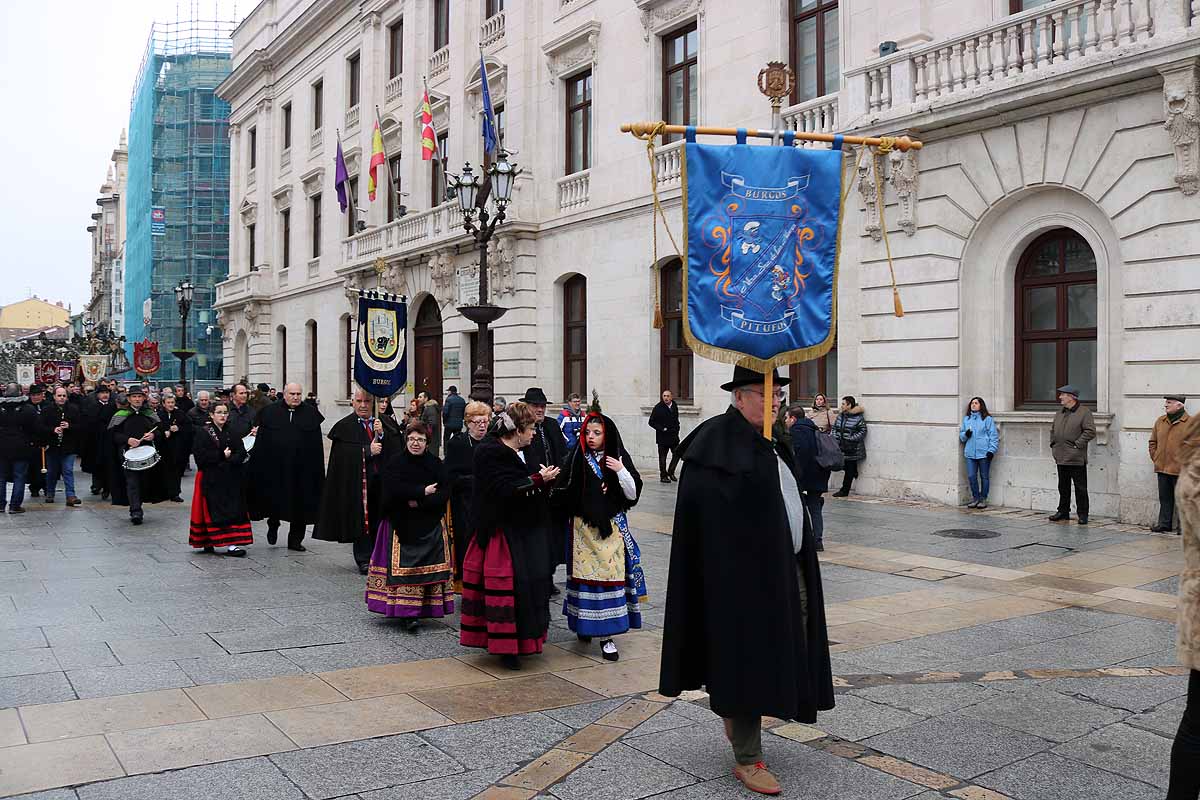 Fotos: La ciudadanía burgalesa desfila para honrar a su patrón San Lesmes Abad