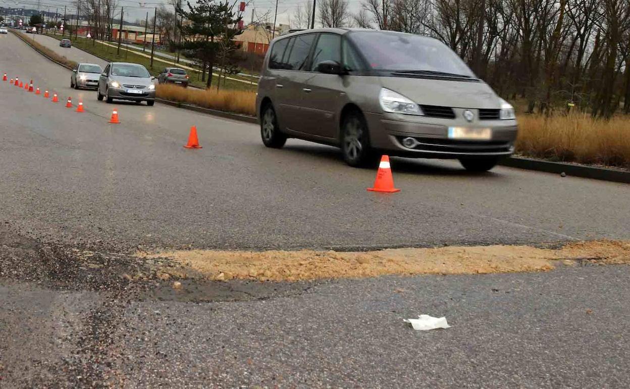 Carril cortado sobre el puente de Capiscol en Burgos.