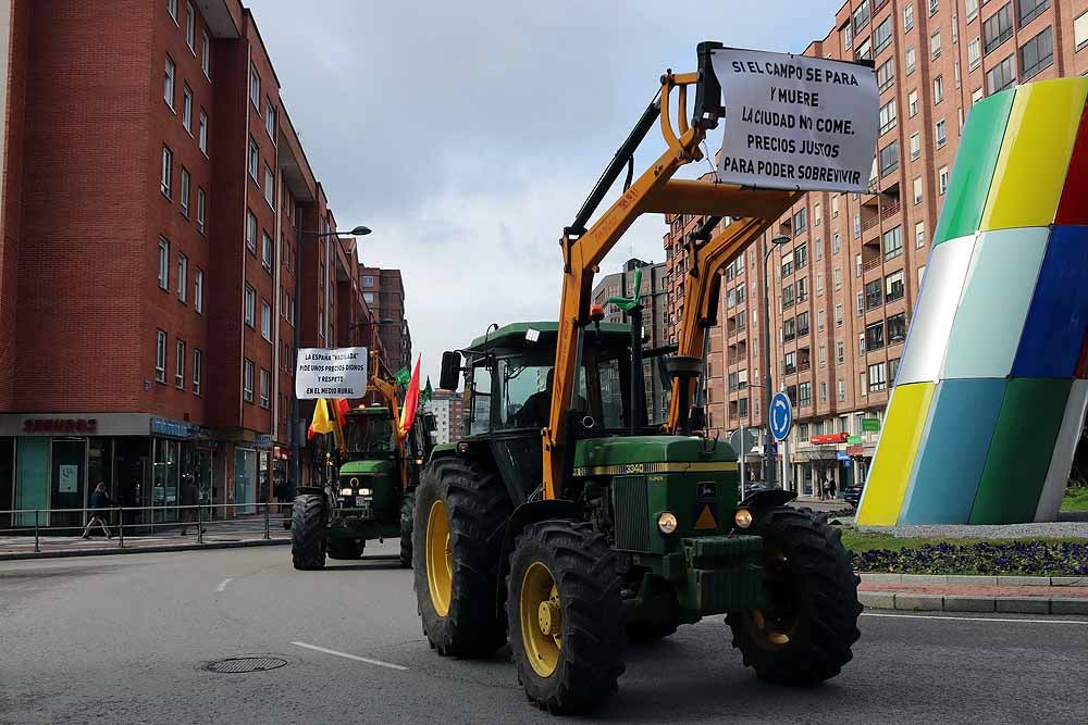 Fotos: Más de 400 agricultores y ganaderos se concentran en Burgos ante la falta de «rentabilidad» de sus explotaciones