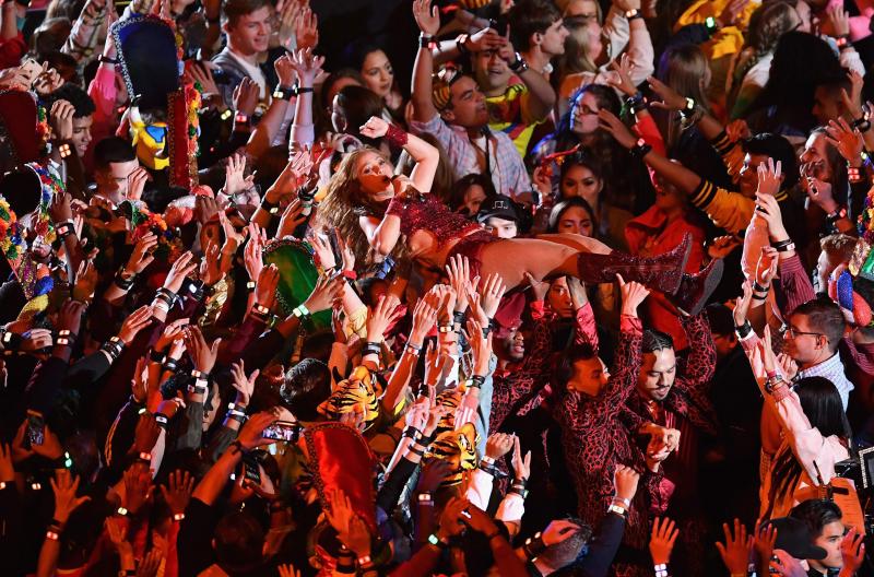 Jennifer Lopez y Shakira arrasan en la Super Bowl más latina de la historia