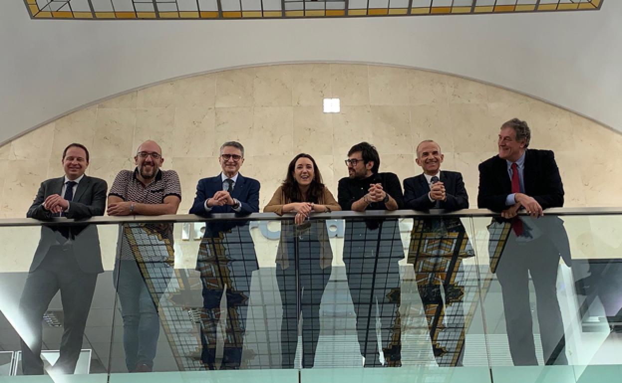 En la imagen, de izda. a dcha., Michel Salas, Javier Ajenjo, Emilio de Domingo, Laura Sebastián, Juan Carlos De la Fuente, Jesús Les y Fernando Arcega.