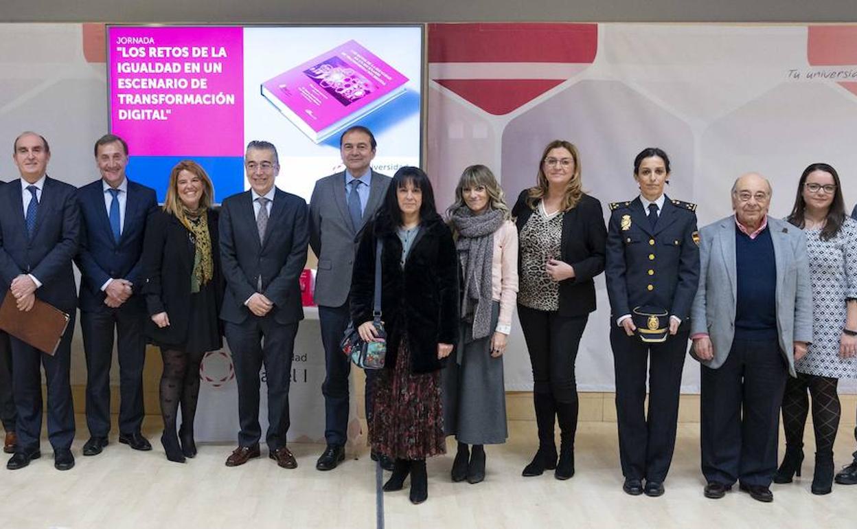 Minimizar la brecha digital femenina, objetivo del Procurador del Común de Castilla y León