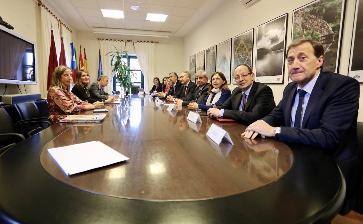 Reunión de la consejera de Educación, Rocío Lucas, con los rectores de las universidades de Castilla y León