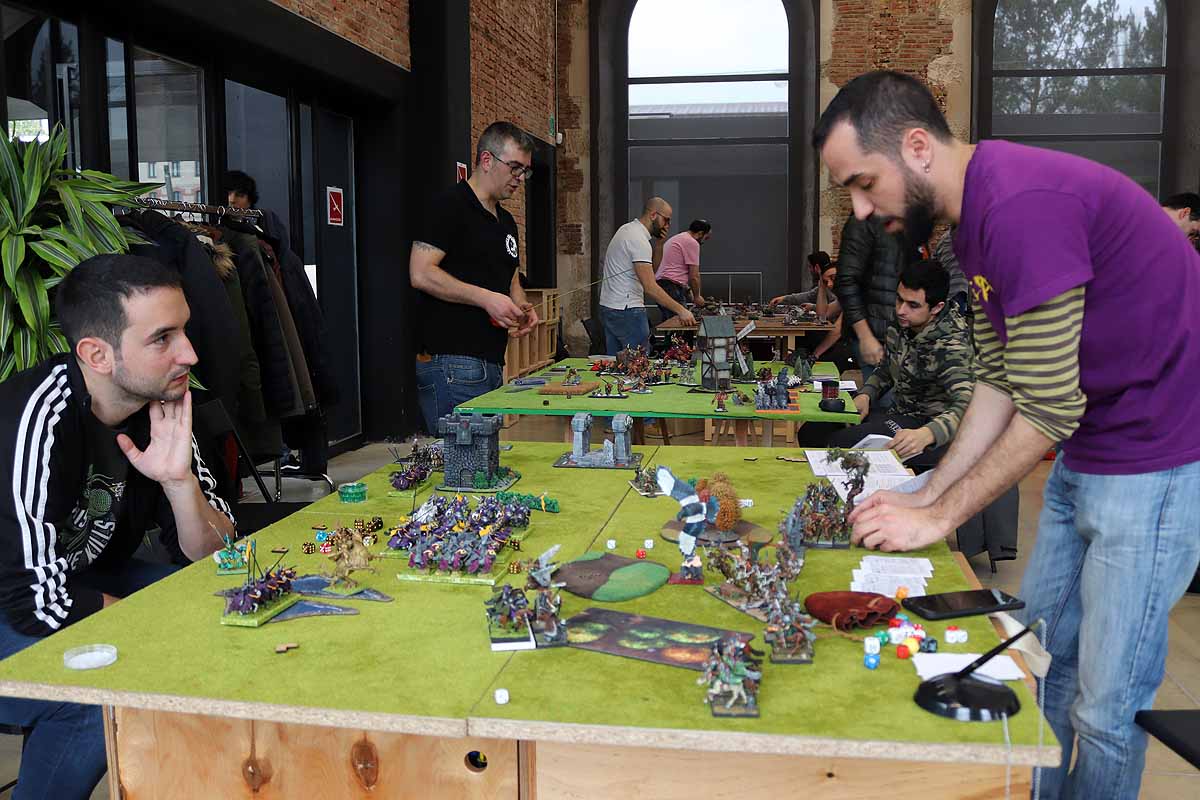 Fotos: Rendidos al Warhammer