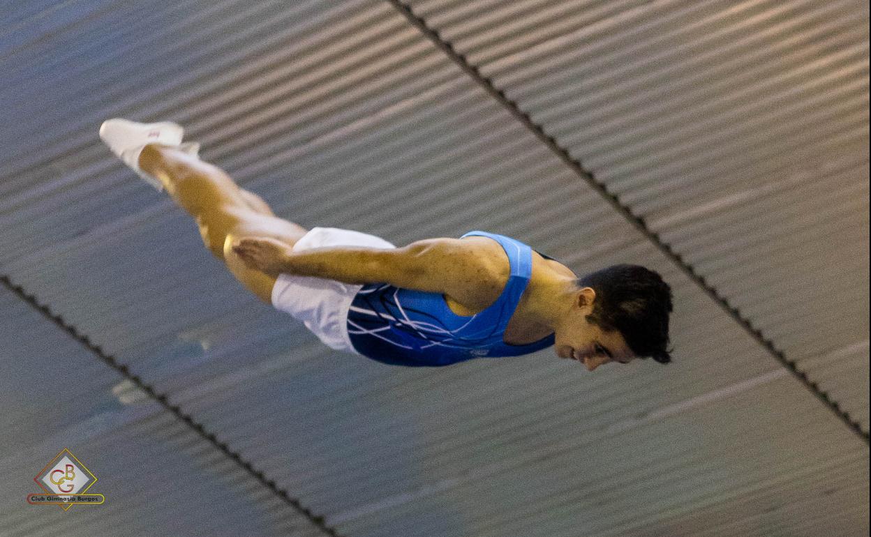 Héctor Sánchez durante uno de sus saltos. 