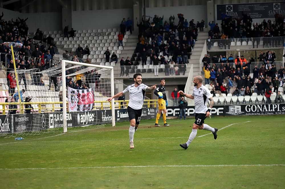 Fotos: Imágenes del encuentro entre el Burgos CF y la Cultural Leonesa