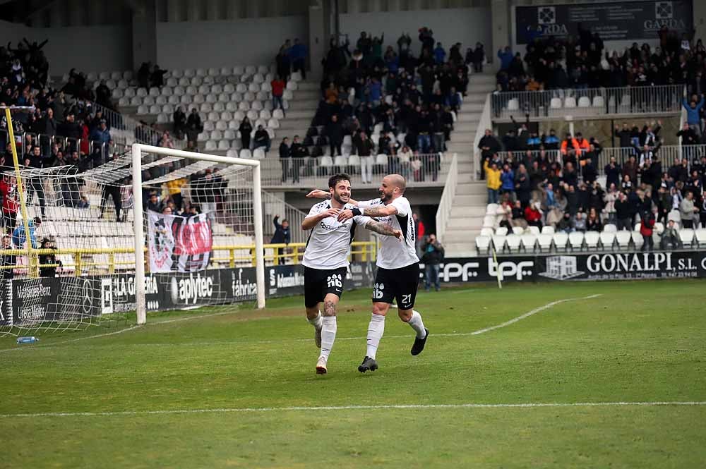 Fotos: Imágenes del encuentro entre el Burgos CF y la Cultural Leonesa