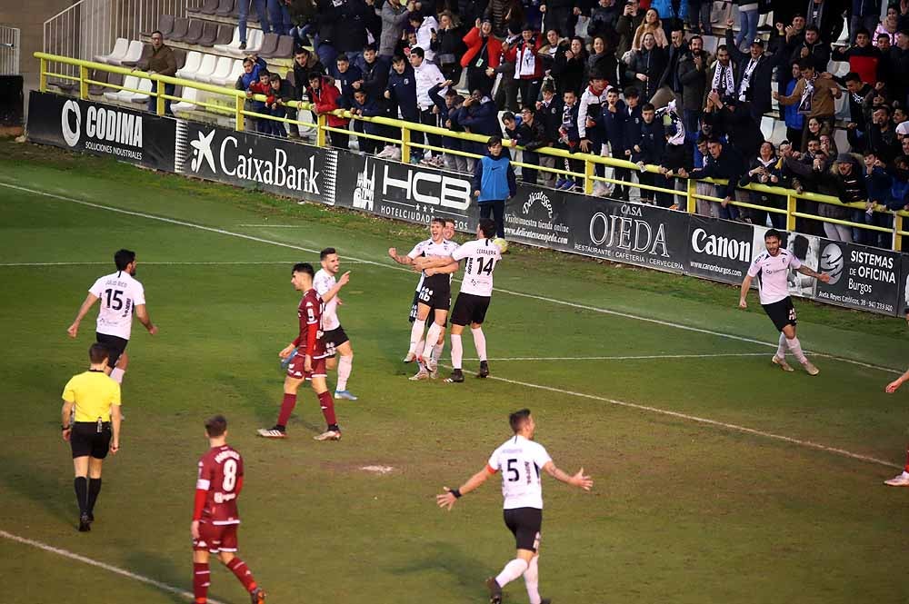 Fotos: Imágenes del encuentro entre el Burgos CF y la Cultural Leonesa