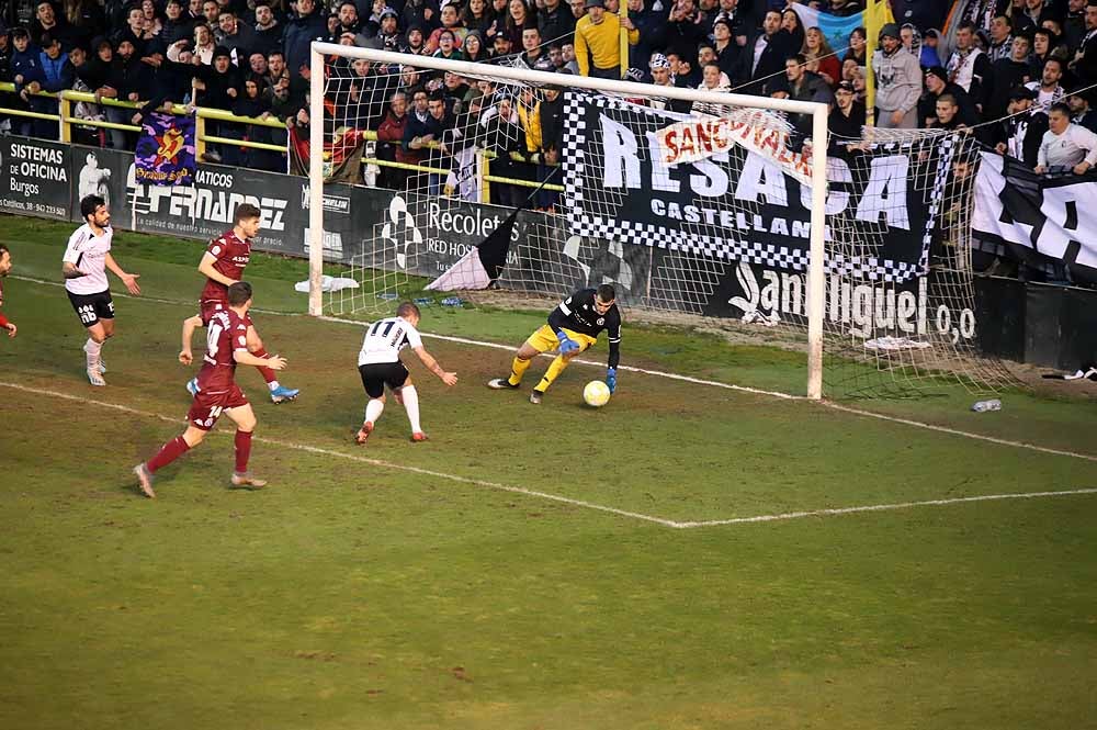 Fotos: Imágenes del encuentro entre el Burgos CF y la Cultural Leonesa