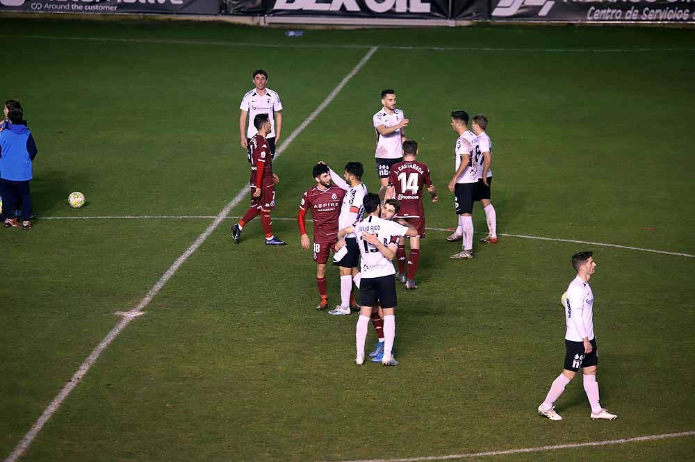 Fotos: Imágenes del encuentro entre el Burgos CF y la Cultural Leonesa