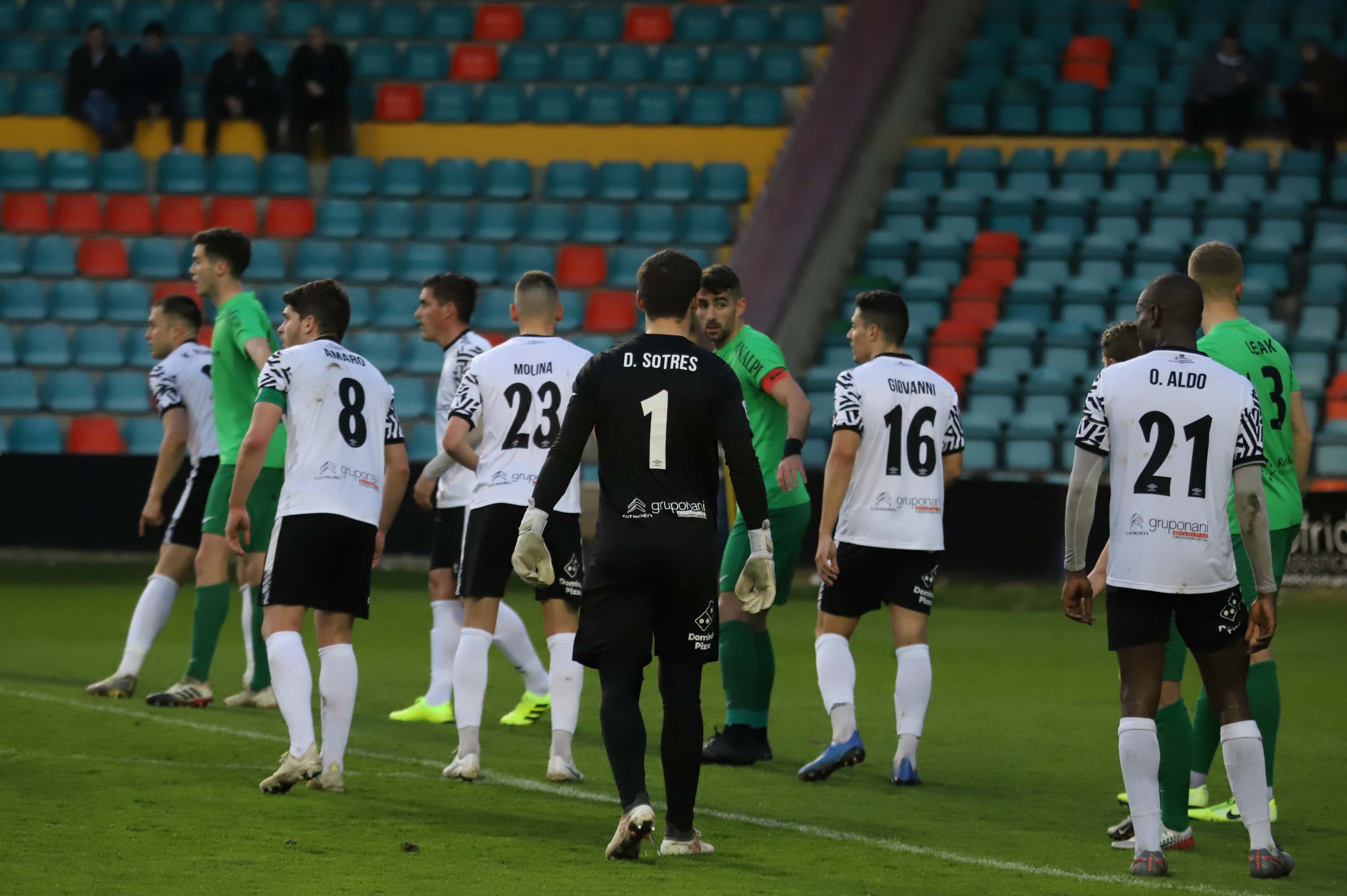 Fotos: Imágenes del encuentro entre el Burgos CF y el Salamanca CF UDS